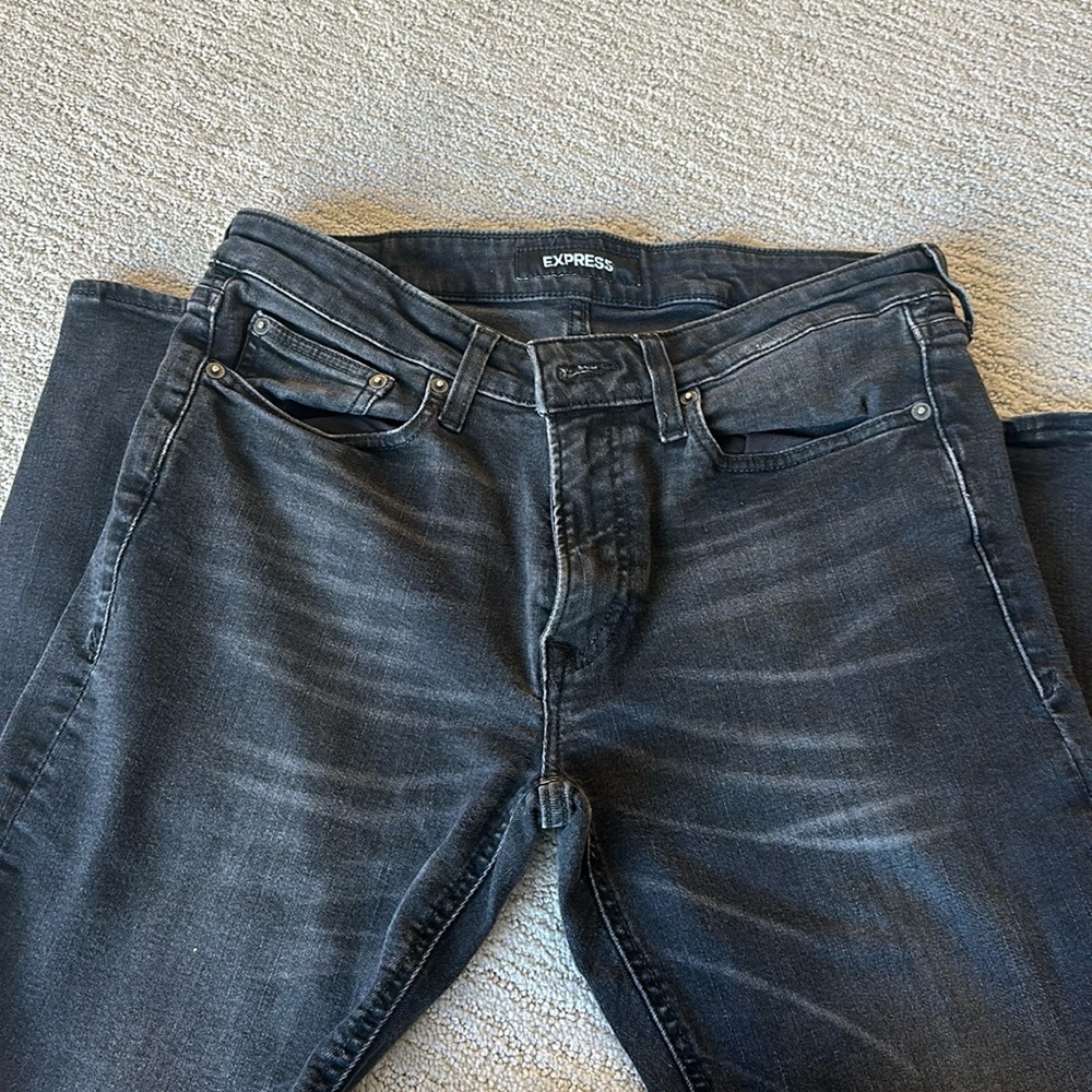 Express men’s Jean in black. Stretch slim straight. 33 X 32